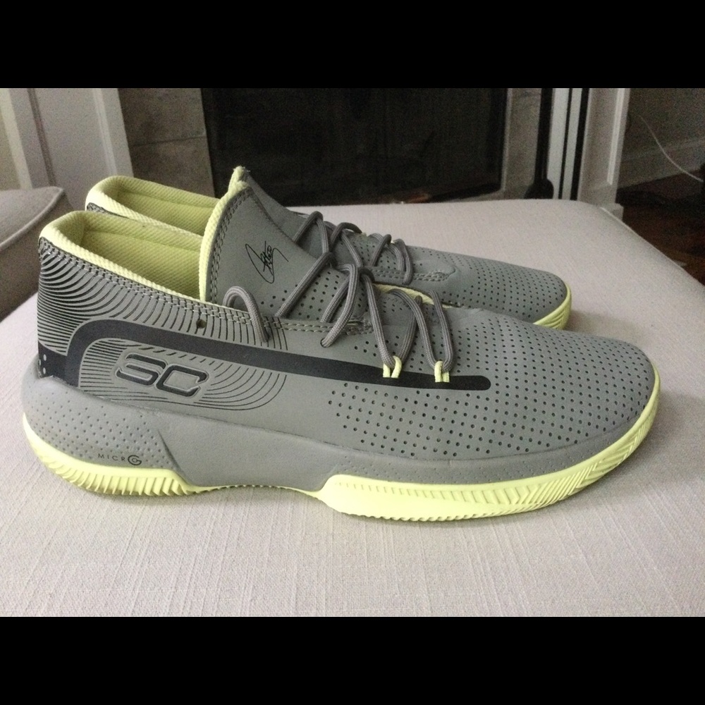 Under Armour SC 3Zero III Size 10.5 UA Curry 3022048-302 Outstanding Shape Gray